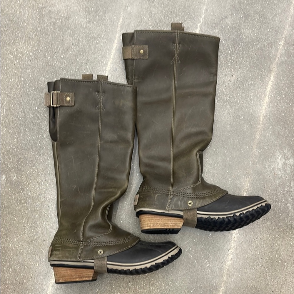 Sorel Green and Black Winter Rain Boots with Rubber Sole